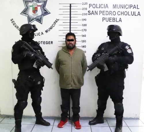 Por infracción de vialidad, encuentra policía de San Pedro Cholula autorobado