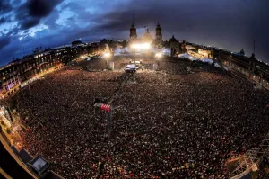 Roger Waters en el Zócalo y los gritos de “¡Fuera, Peña!” y “¡Renuncia ya!”