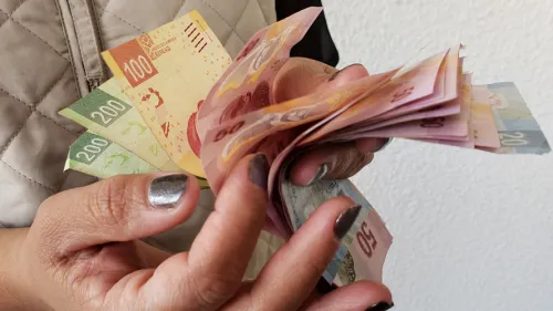 Proponen plan para subir salario mínimo a 204 pesos diarios