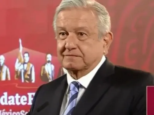 Llama López Obrador a quedarse en casa durante fiestas navideñas
