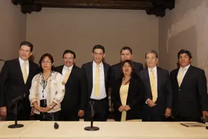 Cotoñeto presenta a fórmula que lo sucederá en el PRD