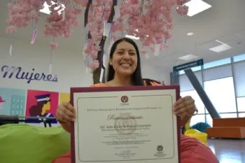Egresada BUAP gana premio nacional por tesis sobre salud mental de psicólogas que atienden violencia