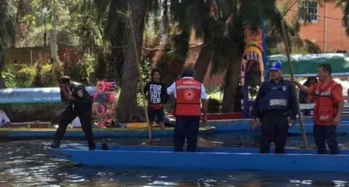 VIDEO: Localizan cuerpo de joven que cayó de trajinera y murió en Xochimilco