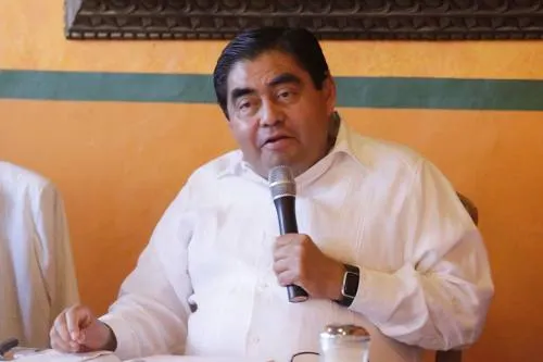 Barbosa mantiene puja por coordinación Estatal de Morena, dice que nadie le gana en encuestas