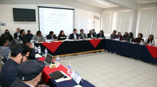 Trabajo conjunto con maestros garantiza cobertura educativa en el Estado