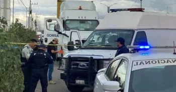 Encuentran cuerpo maniatado al interior de un tráiler atrás de Volkswagen