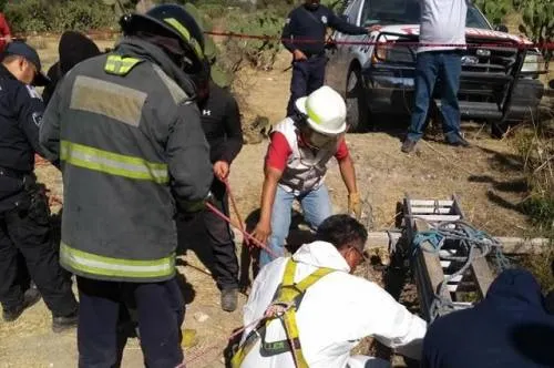 Buscan a victimas secuestradas en fosa clandestina de Tecamachalco