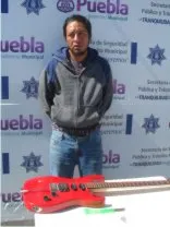 Policía municipal de Puebla aseguró a presunto ladrón de casa de empeño