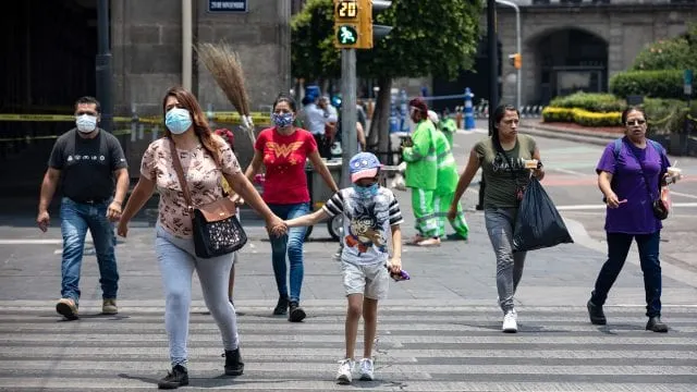 Ciudad de México regresa a semáforo naranja sin cierre de negocios