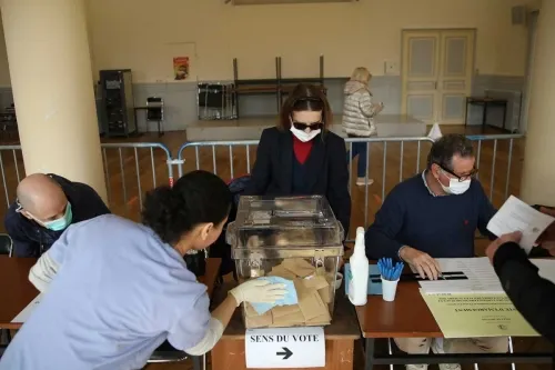 Francia celebra elecciones en medio de epidemia