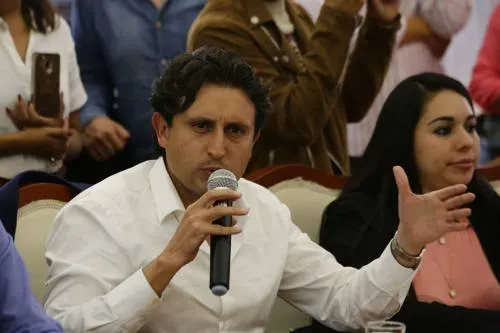 No hay necesidad de regular las intervenciones de los diputados, afirma José Juan Espinosa
