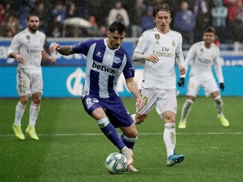 Real Madrid libra la tormenta y se pone líder