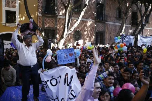 Estudiantes apoyan reelección de Esparza en la BUAP