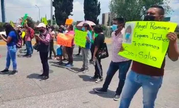 Bloquean bulevar Hermanos Serdán para exigir libertad de presunto inocente