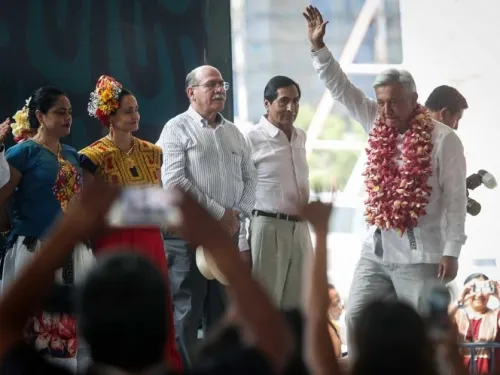 Promete López Obrador ‘cortina de desarrollo’ en el Istmo