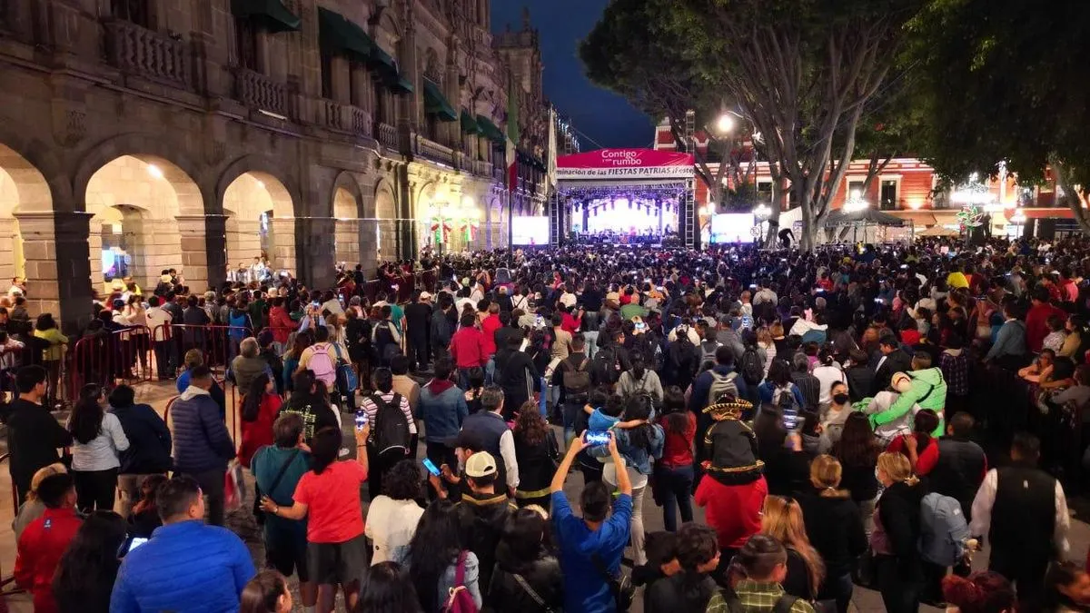 ayuntamiento-puebla-encendido-luces-fiestas-patrias