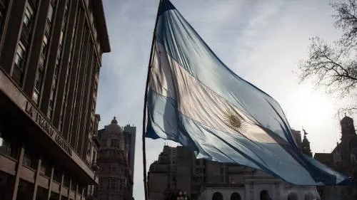 Argentina negocia nuevo acuerdo con el FMI para salir de crisis económica