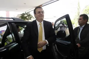 Es momento de defender el petróleo, luego pensar en candidaturas: Ebrard
