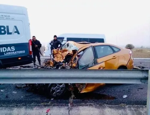 Mueren tres personas en accidente automovilístico en la autopista Virreyes-Teziutlán