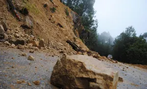 Deslave menor en la carretera Quimixtlán-Chilchotla: PC