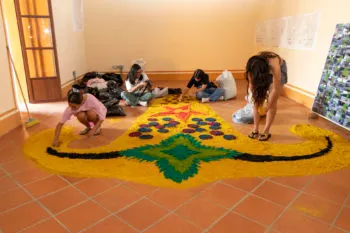 “Columna infinita”, exposición en la Ibero Puebla para concienciar sobre la vida política de los árboles