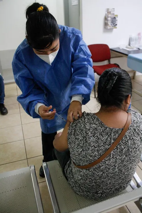 Próxima semana arranca vacunación en 3ra y 4ta dosis a partir de los 40 hasta mayores de 60 años