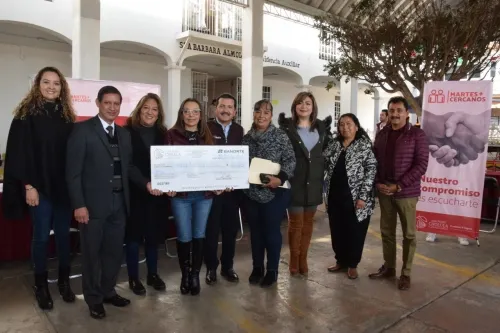 Brinda gobierno de San Pedro Cholula estabilidad y servicios en Santa Bárbara Almoloya