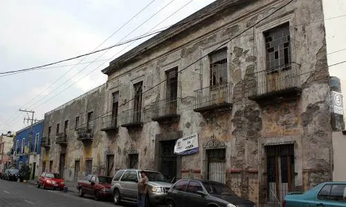 Expropiarán ocho casonas que están a punto de caer en el CH
