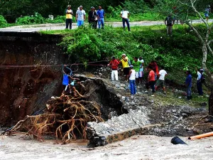 Deslave deja ocho muertos y 60 desaparecidos en Guerrero