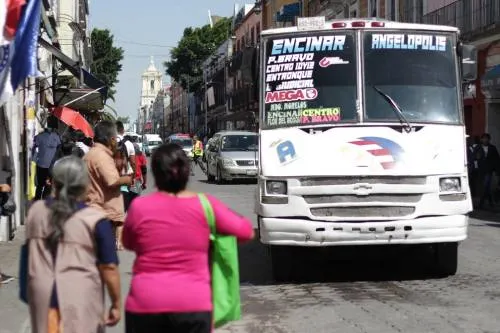 Transportistas piden aumentar a 12 pesos el pasaje