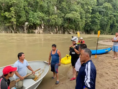 Buscan a abuelito que cayó de lancha en el río de Oaxaca hace 72 horas