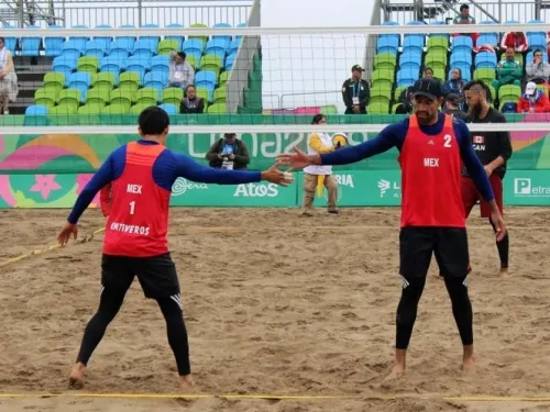 Mexicanos avanzan en voleibol de playa