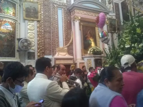 Cientos de fieles acuden a venerar al Señor de las Maravillas en su día