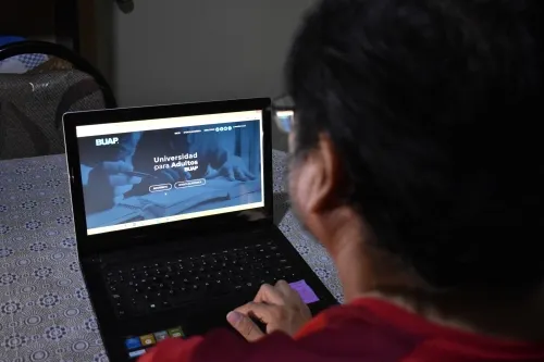 Este lunes, más de 80 mil jóvenes de preparatoria y licenciatura iniciarán clases virtuales en BUAP