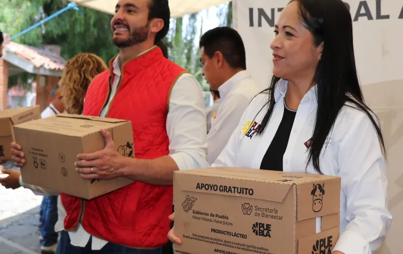 Bienestar favorece economía familiar con entrega de producto lácteo