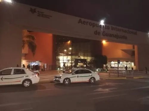 Comando irrumpe en aeropuerto de Guanajuato y roba 20 mdp
