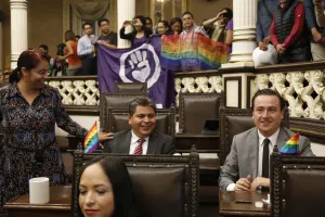 Comunidad LGBTTI exigen a diputados que aprueben matrimonios igualitarios