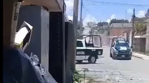 Persecución y balacera entre asaltantes y policías causa pánico en Clavijero