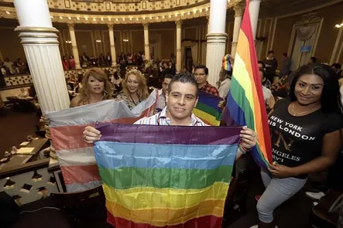 Las “bodas gay”, los tiempos legislativos y las elecciones en Puebla