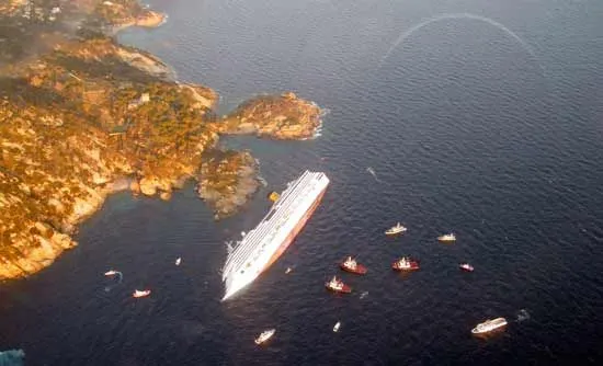 Encalla crucero en Italia; hay al menos tres muertos