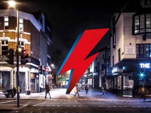‘Se cae’ el monumento del rayo a David Bowie en Londres