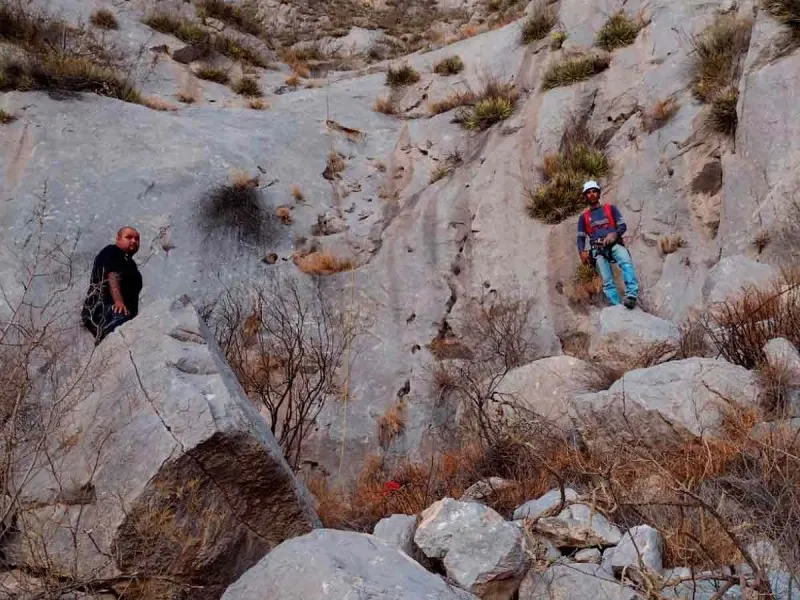 Rescatan a dos personas que quedaron atrapadas en Cerro de las Noas, Durango