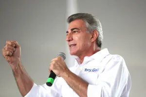 Tony Gali propone policía de proximidad e incentivos para elementos destacados