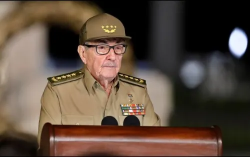 EU prohíbe futuro ingreso al ex presidente Raúl Castro