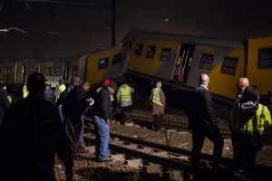 Choque de trenes en Sudáfrica deja 300 lesionados