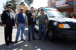 Camarillo entrega unidad; asigna municipales a junta de Palmarito Tochapan