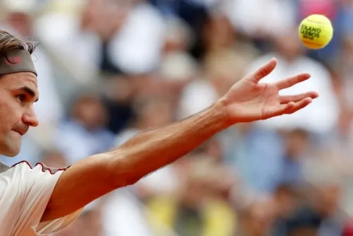 Federer asegura pase a tercera ronda en Roland Garros