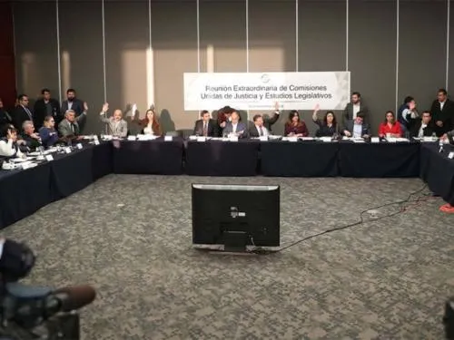Avanza en Senado ley para Fiscalía General de la República