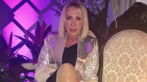 Llueven burlas a Laura Bozzo por posar en bikini (FOTOS)
