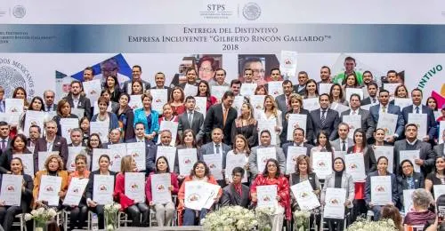 Sistema municipal DIF recibe distintivo por políticas incluyentes
